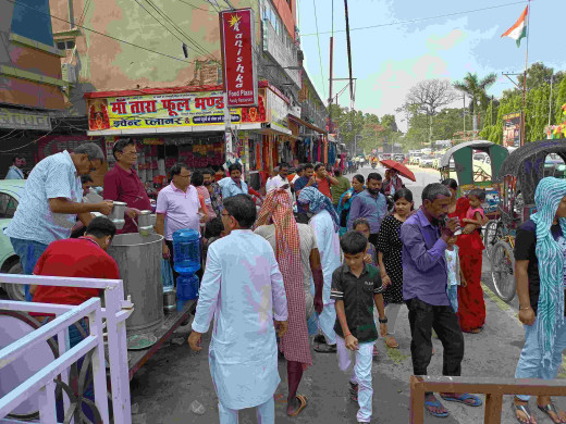 भीषण गर्मी में राहगीरों को राहत, इम्लीचट्टी में ठंडे पेय पदार्थ का वितरण